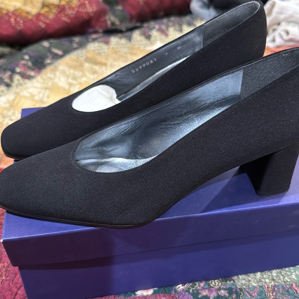Black women’s Stuart Weitzman shoes size 7 1/2